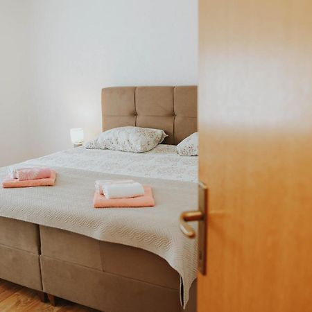 I&T Apartman Gospić Esterno foto