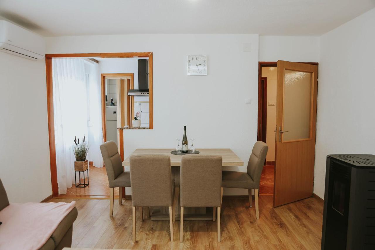 I&T Apartman Gospić Esterno foto