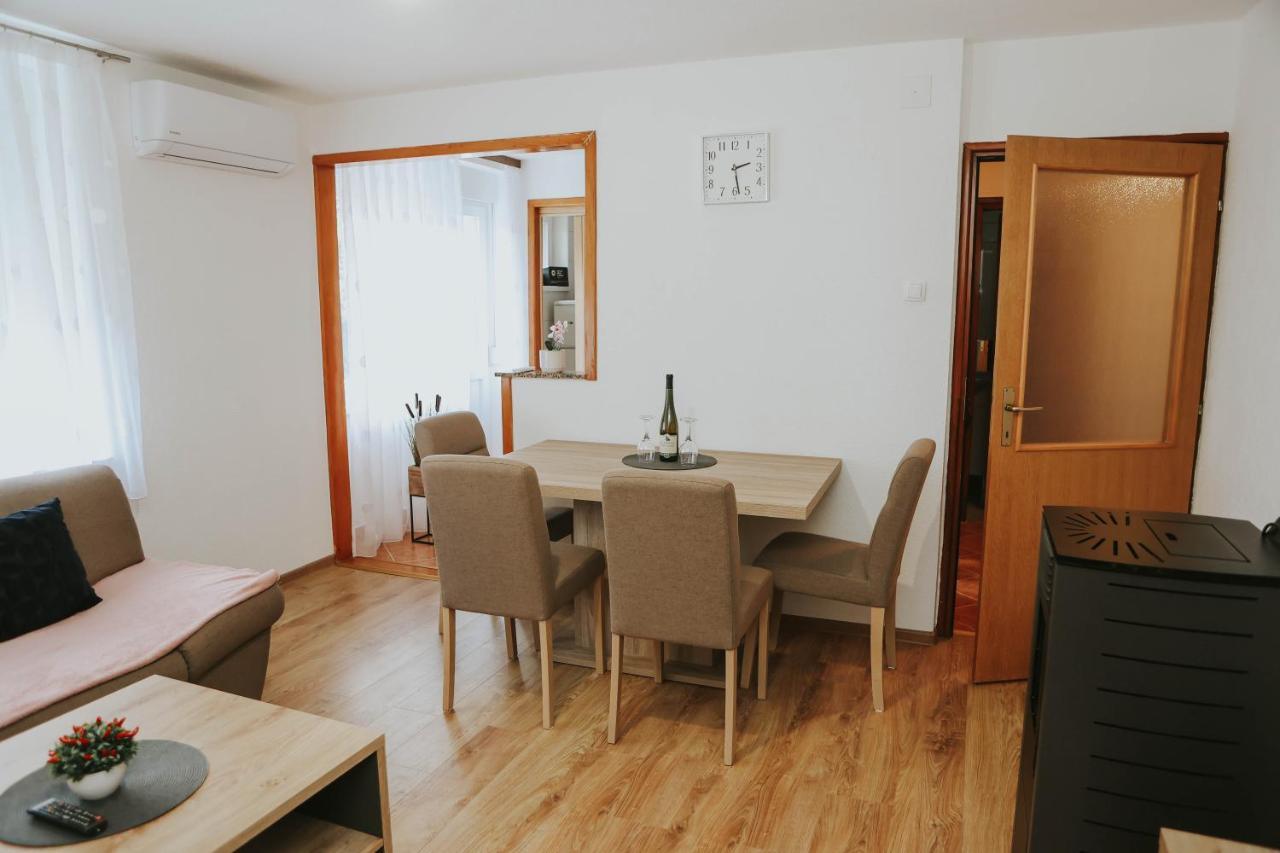 I&T Apartman Gospić Esterno foto