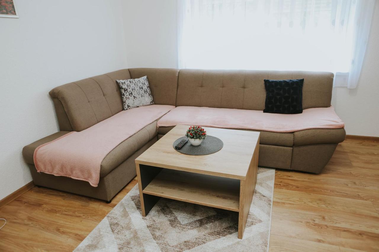 I&T Apartman Gospić Esterno foto