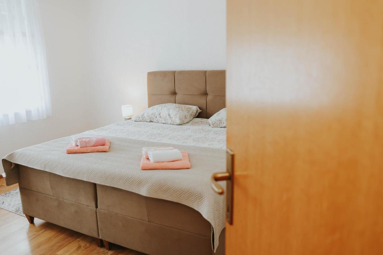I&T Apartman Gospić Esterno foto