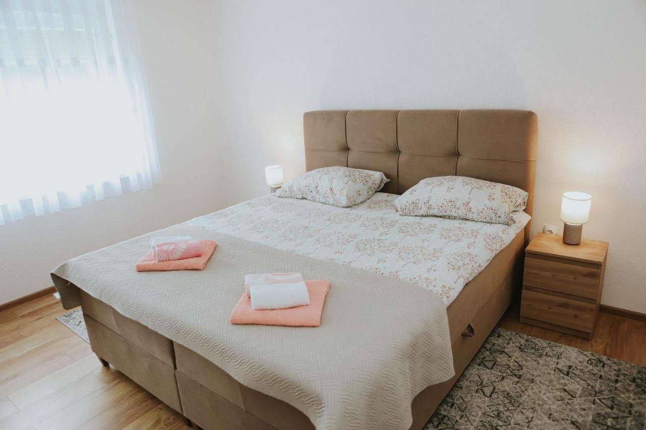 I&T Apartman Gospić Esterno foto
