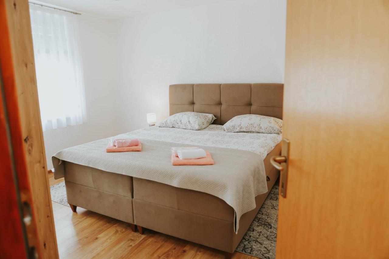 I&T Apartman Gospić Esterno foto