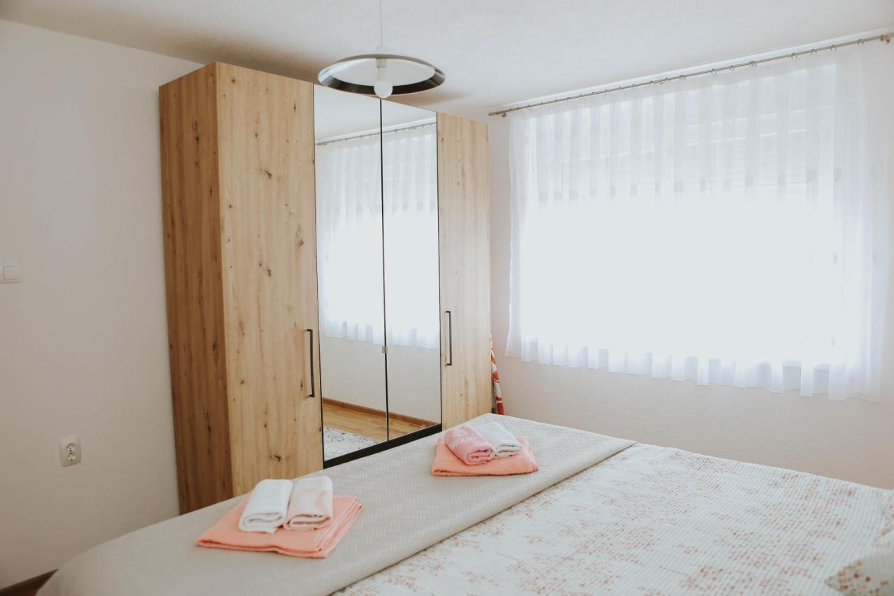 I&T Apartman Gospić Esterno foto