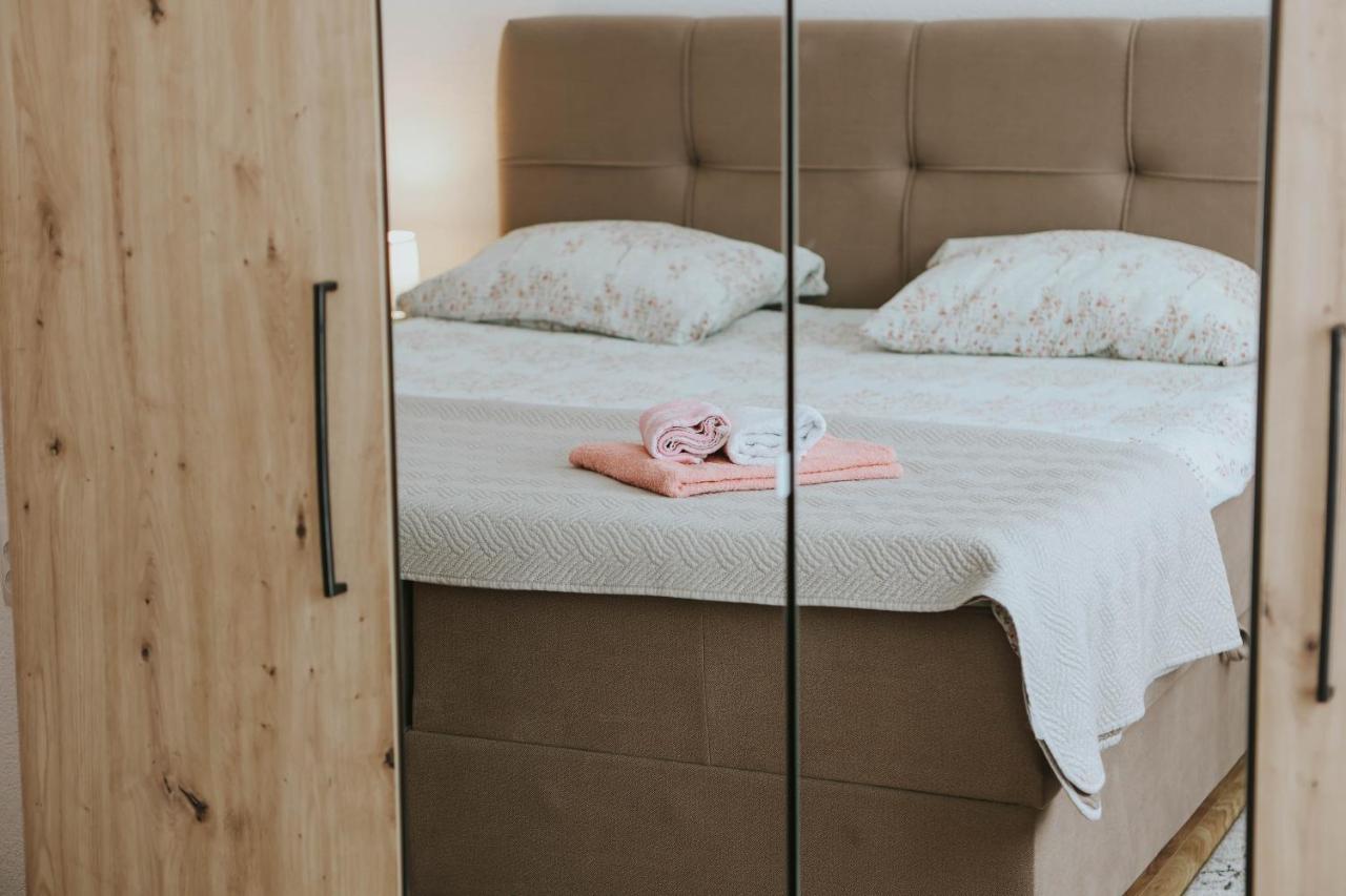 I&T Apartman Gospić Esterno foto