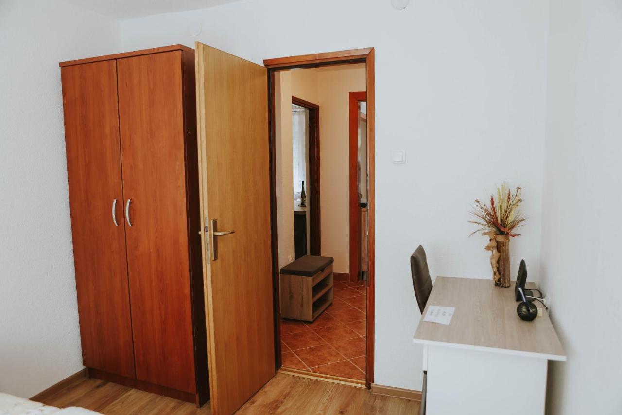 I&T Apartman Gospić Esterno foto