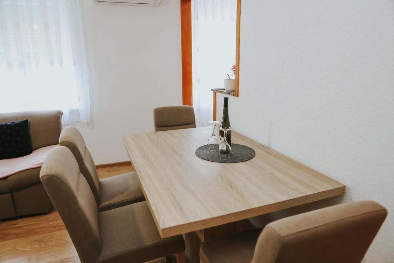 I&T Apartman Gospić Esterno foto