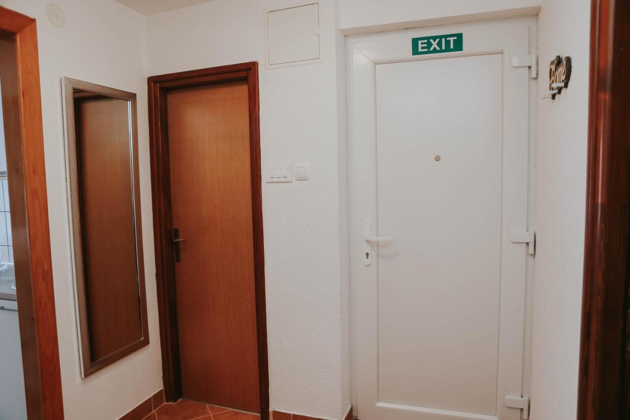 I&T Apartman Gospić Esterno foto