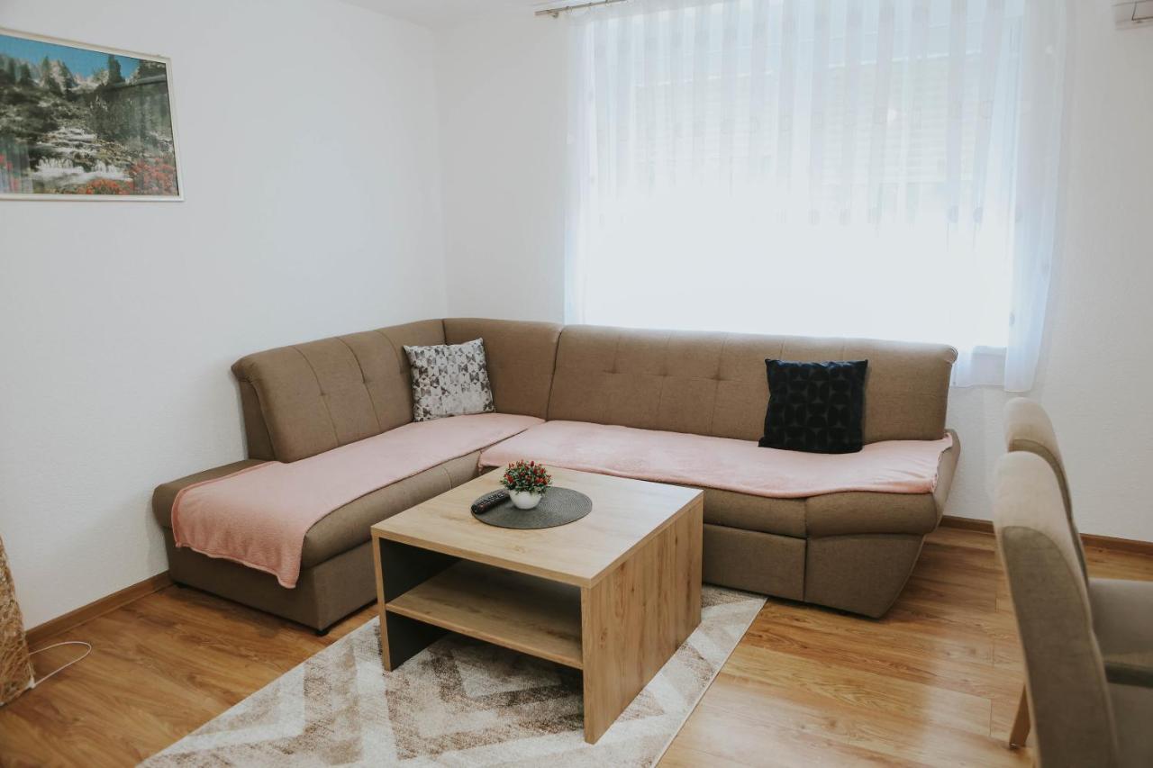I&T Apartman Gospić Esterno foto