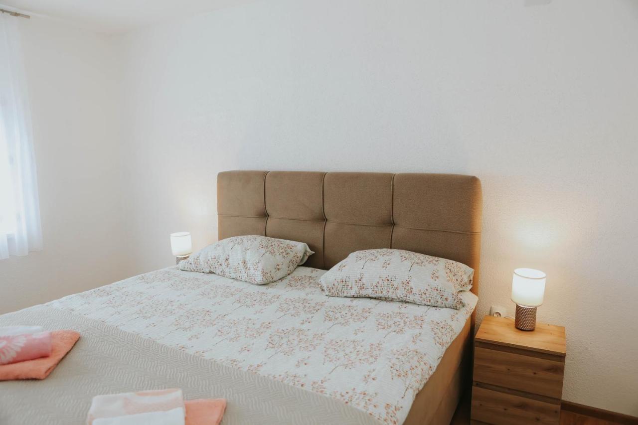 I&T Apartman Gospić Esterno foto